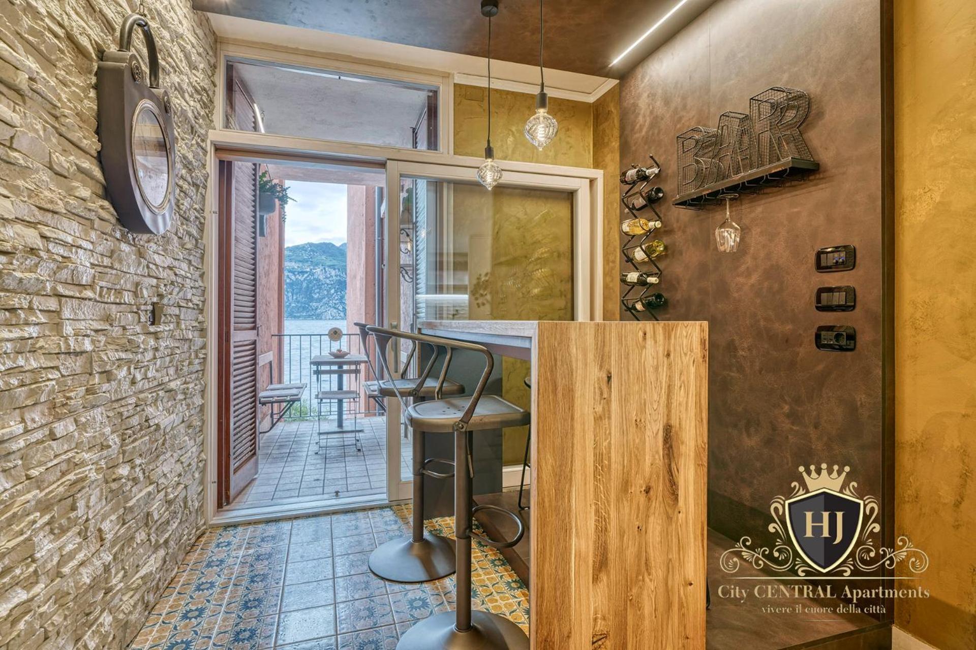 City Central Apartment Romantic Lakefront Balcony - Malcesine - Porto Vecchio 11 Exterior foto